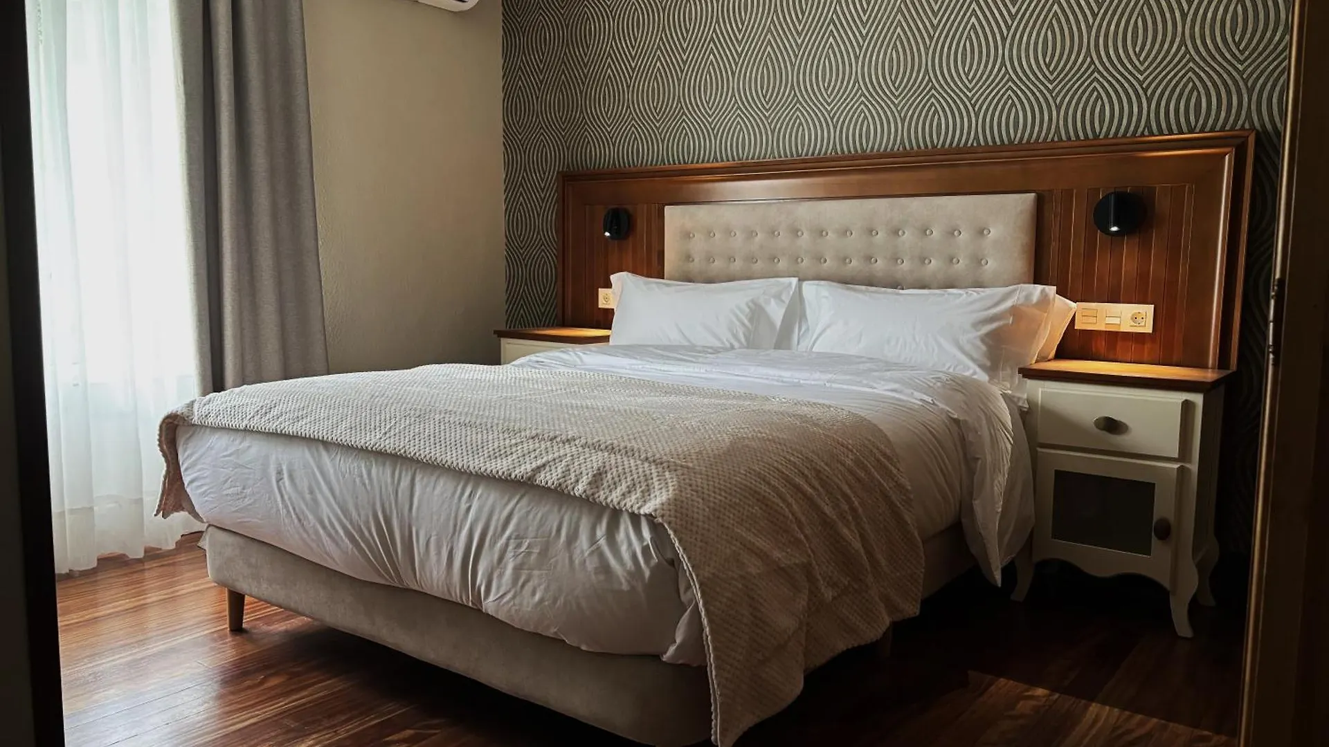 **  Hotel بيرميو إسبانيا